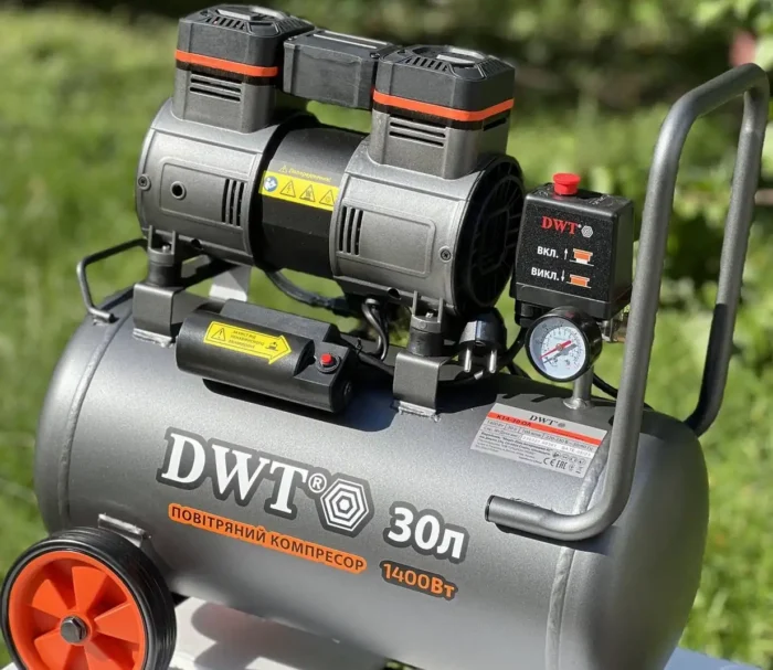 ⁦كمبروسر كاتم الصوت بدون زيت 30 لتر 1400 وات DWT⁩ - الصورة ⁦1⁩